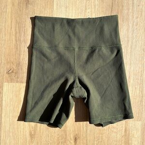 Athleta Elation Rib 7” Shorts